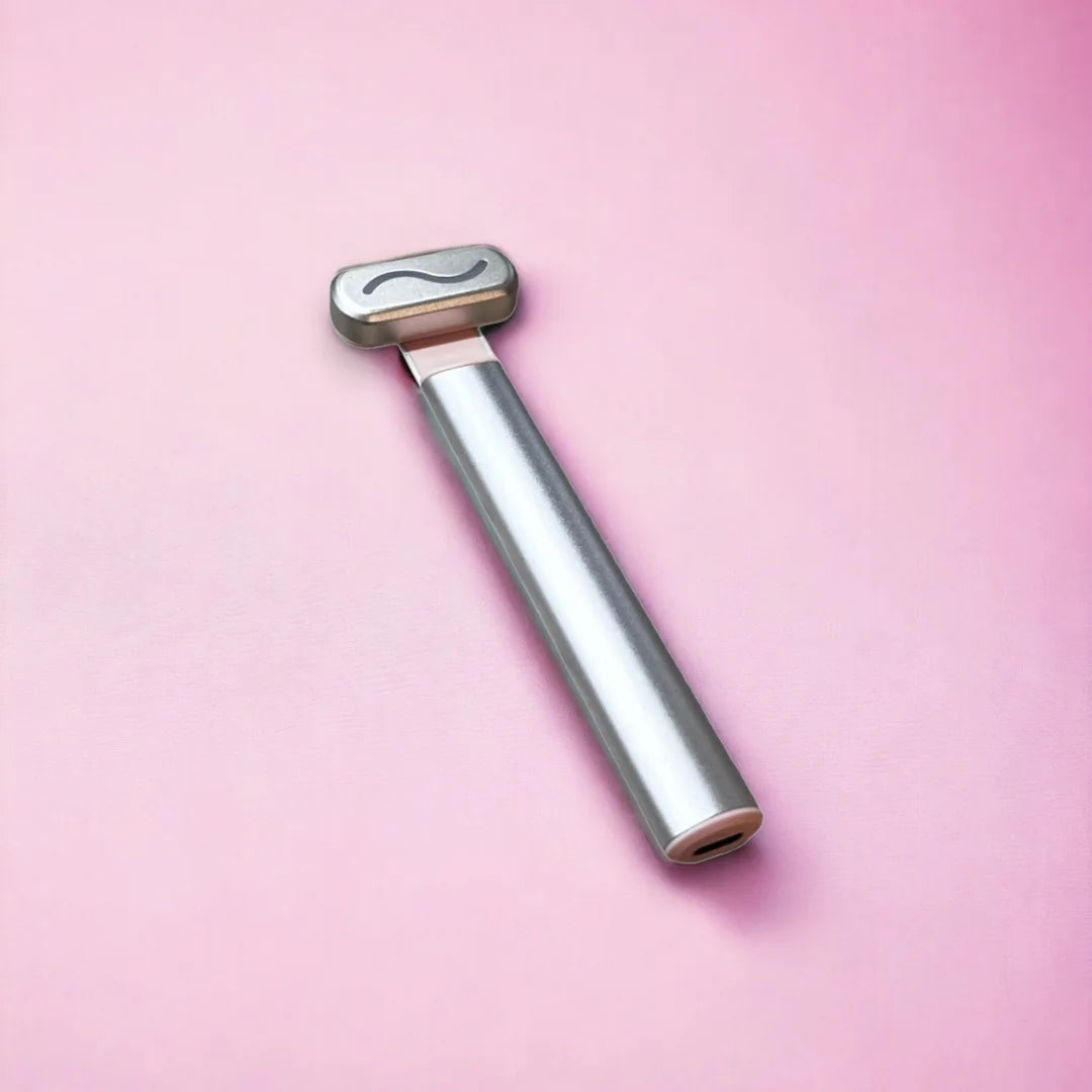 Balancestoren punavalosauva on moderni työkalu ihonhoitoon, joka auttaa parantamaan kasvojen hyvinvointia, ihonlaatua ja pienentää silmäpusseja.