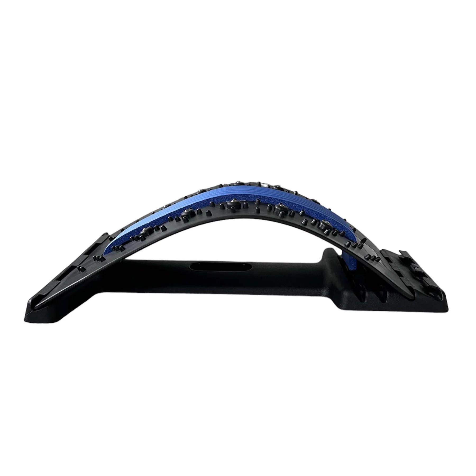 Selkäkaari on tehokas tapa vähentää selän rasitusta, sillä se avaa selän nikamien välisiä jumeja.