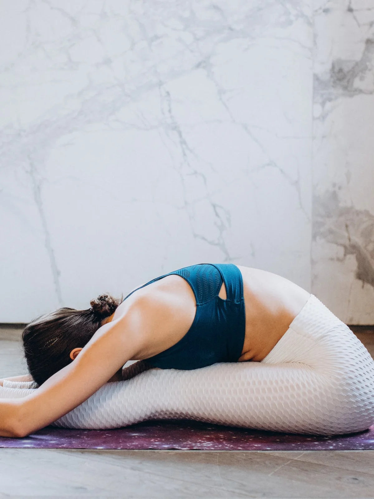 Helppokäyttöinen niskanvenytin niskakivun lievittämiseen ja niskan liikkuvuuden parantamiseen